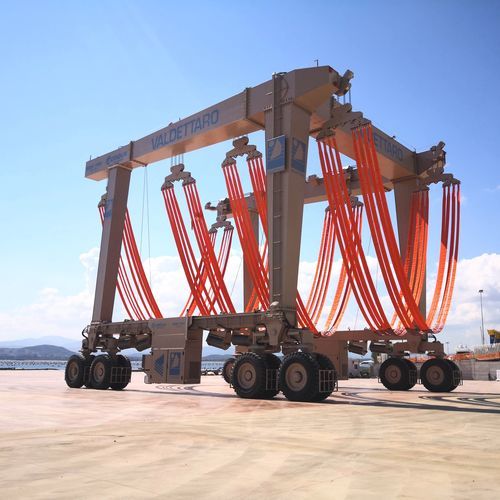 Remotely controlled travel lift - MBH 720 - CIMOLAI TECHNOLOGY SPA - all-wheel steering / U-shaped