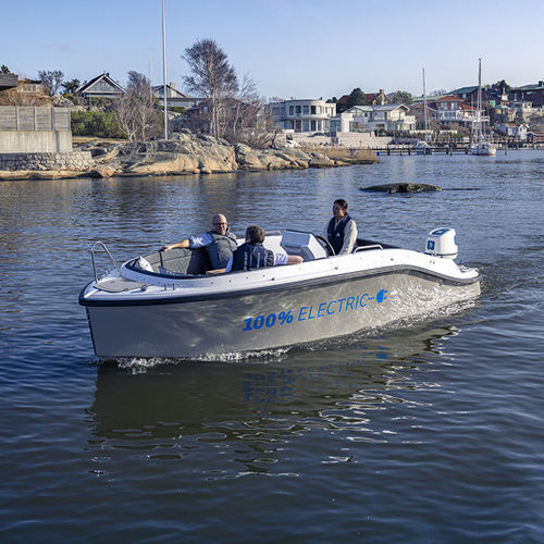 Outboard center console boat ZERO 6.1 Bella Boats Oy electric / 6person max. / sundeck