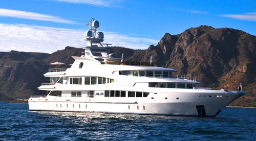 Cruising mega-yacht - LUCKY LADY  - Oceanco - wheelhouse / 5-cabin / steel