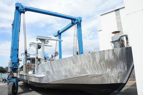 Aquaculture boat - McMullen & Wing - aluminum