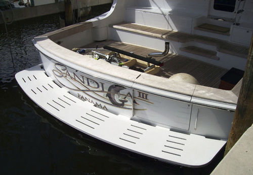 Swim platform - 68′ Hatteras - Beachcomber Fiberglass Technology - fixed / for yacht / for boat