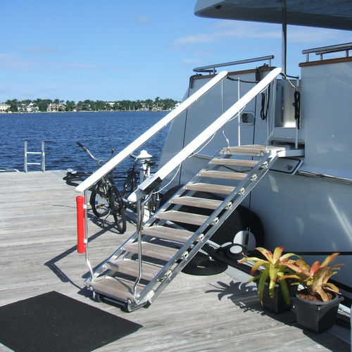 Yacht ladder - BOX ENCLOSURE - Mar Quipt - retractable / telescopic / side boarding