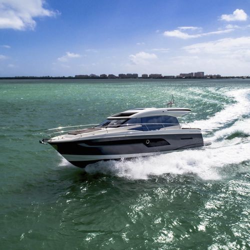 Cruising motor yacht - 520S - Prestige Yachts - hard-top / IPS / 3-cabin