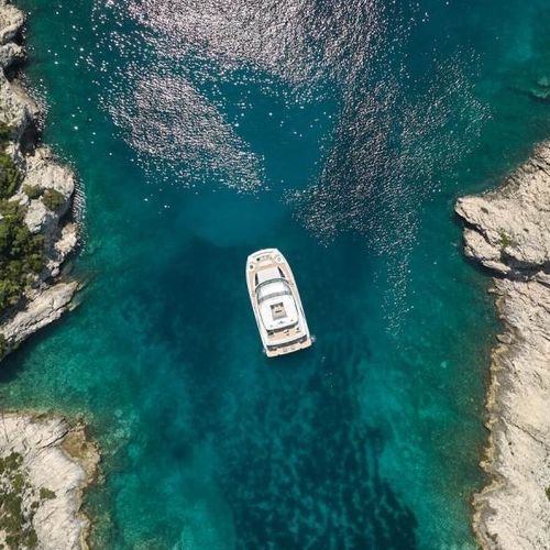 Catamaran motor yacht - M8 - Prestige Yachts - cruising / flybridge / inboard