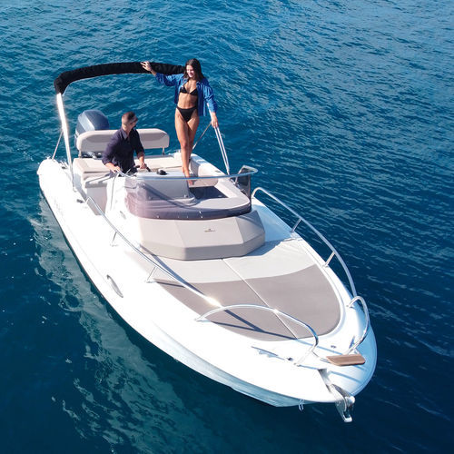 Outboard walkaround - BRAVA 22 WA  - Mingolla Cantiere Nautico srl - center console / open / 8-person max.