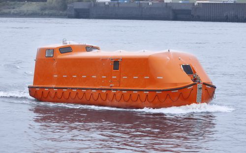 Totally enclosed lifeboat - CLX series - Fassmer - for ships / SOLAS
