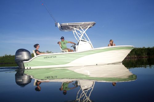 Outboard center console boat - 206 COMMANDER - Sea Fox Boats - sport-fishing / 7-person max. / with T-top