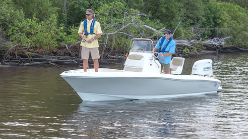 Outboard bay boat - BAY SPORT 175 - PIONEER BOATS - center console / open / sport-fishing