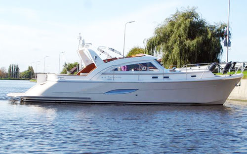 Inboard express cruiser - REEVES 36 - Neil Marine (Pvt) Ltd - twin-engine / hard-top / fiberglass