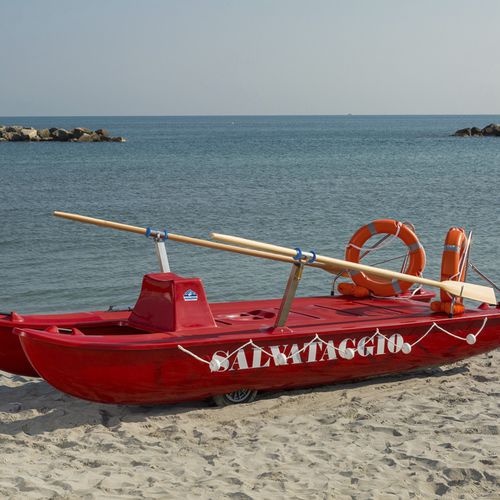 Rescue rowing catamaran - Extra life - CNA Centro Nautico Adriatico