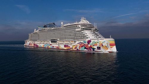 Cruising cruise ship - Norwegian Aqua - Fincantieri - Cantieri Navali Italiani