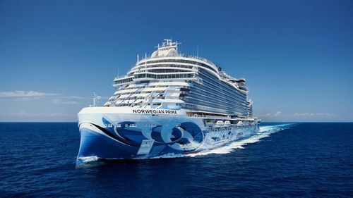 Cruising cruise ship - Norwegian Prima - Fincantieri - Cantieri Navali Italiani