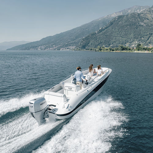 Outboard walkaround - Aquarius FB - CLEAR - center console / open / 8-person max.