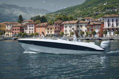 Outboard walkaround - Aquarius FB - CLEAR - triple-engine / open / 10-person max.