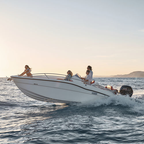 Outboard walkaround - Aries FB - CLEAR - open / side console / 8-person max.