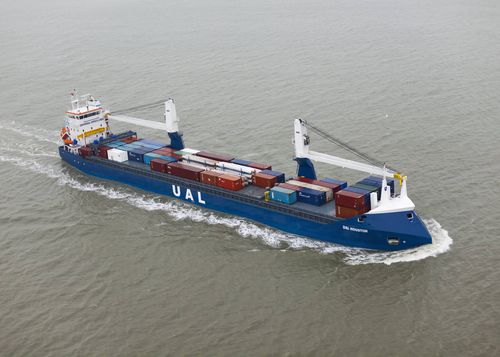 Container ship cargo ship - UAL Houston - Royal Bodewes