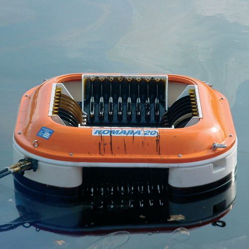 Disc oil skimmer Komara 20 Vikoma International oleophilic type