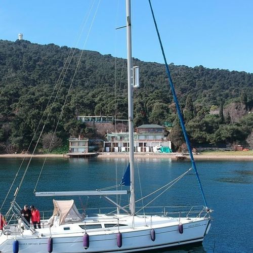 Sailboat wind turbine - LE-v150 - Leading Edge Power - for offshore platforms / 12 V / 24 V