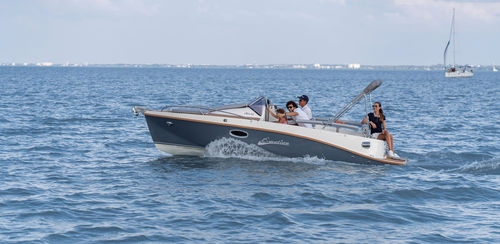 Inboard center console boat - E-motion 610 - Stickl Kft - electric / side console / 6-person max.