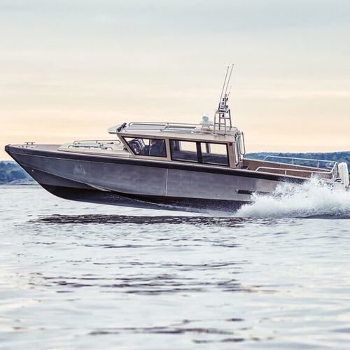 Inboard express cruiser - SSM 40 - Swede Ship Marine AB - twin-engine / wheelhouse / fast