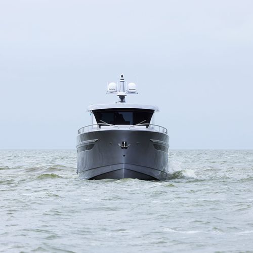 Cruising motor yacht - UNIQUE - Steeler Yachts - wheelhouse / IPS / 2-cabin
