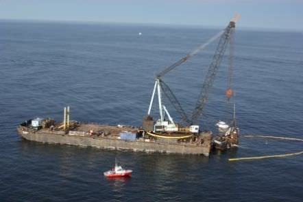 Crane barge special vessel - Columbia NY - Donjon Marine