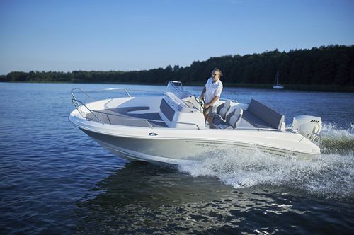 Outboard center console boat - QX625 - Marine Times Newspaper - recreational / for fishing / 9-person max.
