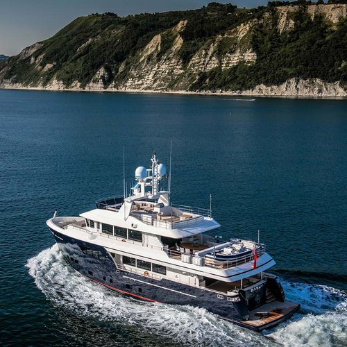 Cruising super-yacht - BABBO - Cantiere Delle Marche - raised pilothouse / 5-cabin
