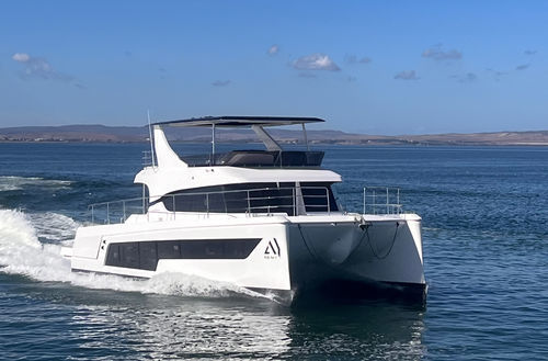 Catamaran motor yacht - 56MY - AVENTURA YACHTS - cruising / flybridge / 3-cabin