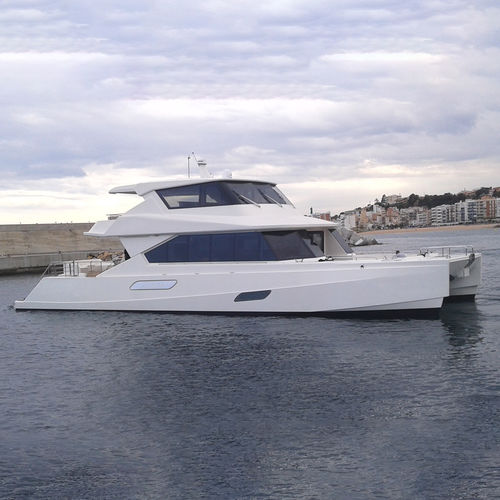 Catamaran motor yacht - 3000 - 2500 VIP CAT WHITELINE - ARESA SHIPYARD - cruising / flybridge / wheelhouse