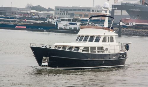 Cruising motor yacht - 1760  - De Alm  - for river navigation / flybridge