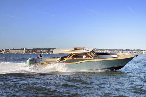 Outboard express cruiser - PICNIC CLUB SPORT® - DUBOURDIEU - gasoline / twin-engine / hard-top