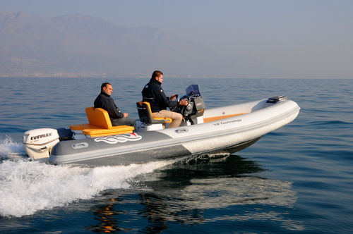 Outboard inflatable boat - MV 18 TECHNOLOGY - MVMARINE SRL  - rigid / center console / open