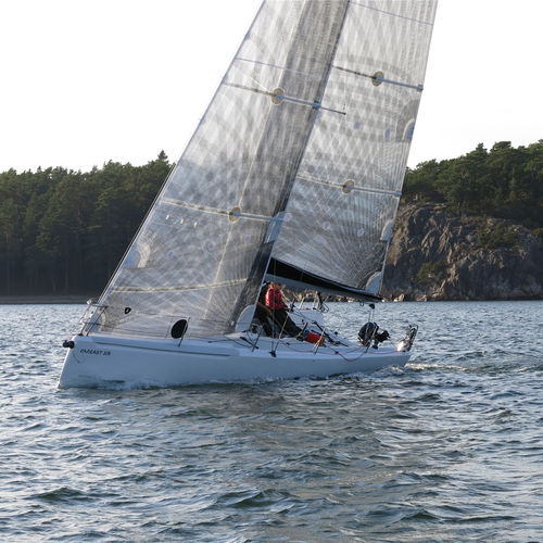 Sport keelboat sailboat - 31R GRP Editon - Fareast Boats - racing / with bowsprit / carbon mast