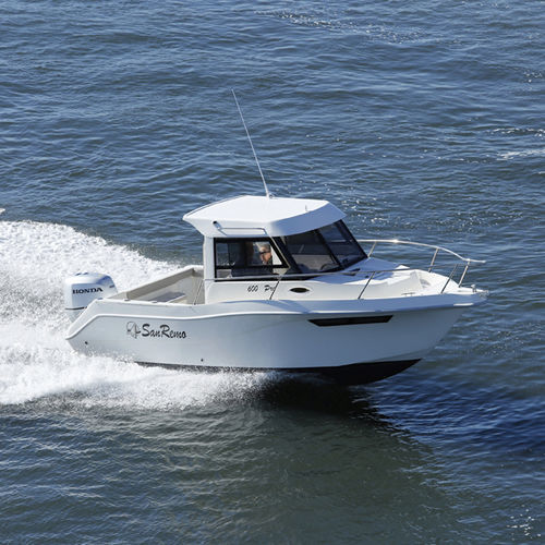 Outboard day fishing boat - 635 Fisher - San Remo Boats - with enclosed cockpit / twin-berth