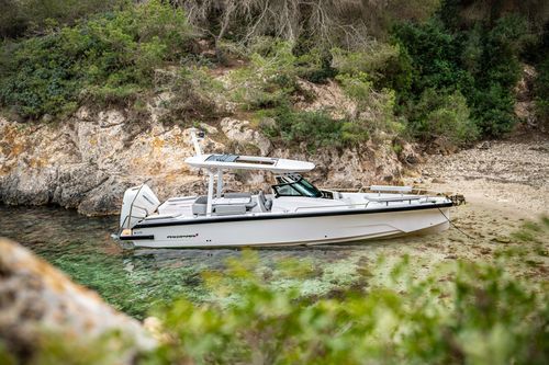 Outboard cabin cruiser - 29 Sun Top - Axopar Boats Oy - planing hull / stepped hull / soft-top
