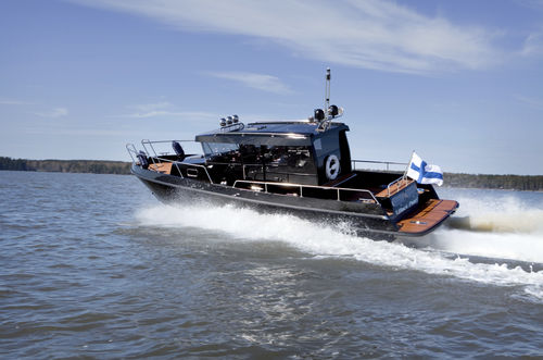 Inboard express cruiser - BY30 - Brizo Yachts - twin-engine / wheelhouse / with cabin