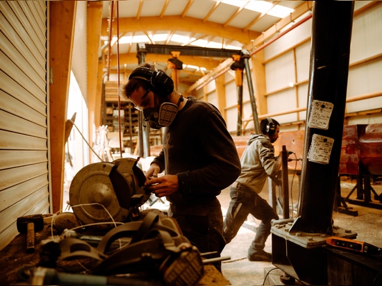 wooden tallship mast construction