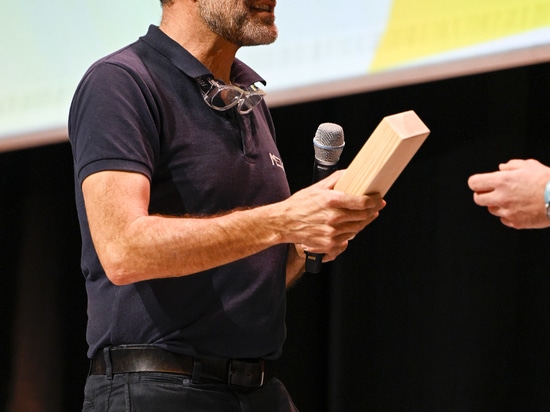 Philippe receiving the award