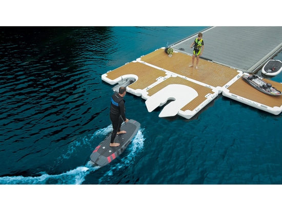 YACHTBEACH foilboarding platform