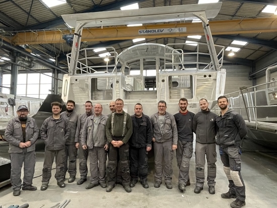 OVNI 490 with the metalwork team