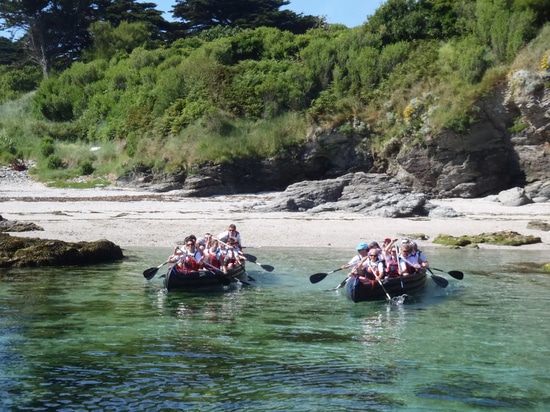 ADVENTURE TEAM: The Inflatable Canoe for 10 People