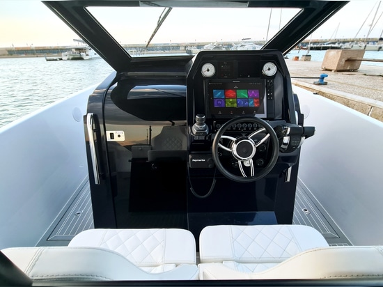 Aurea 30 Power Catamaran