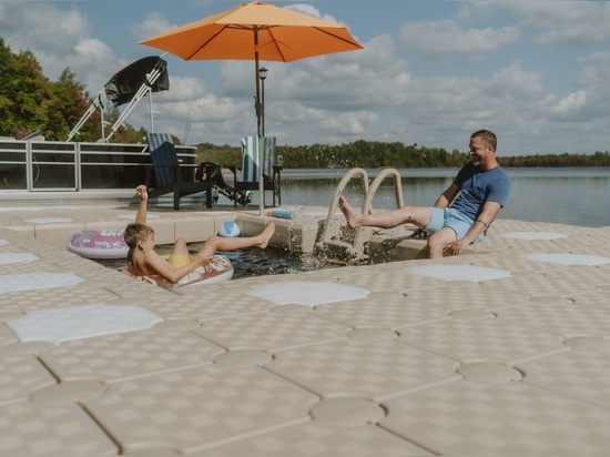 Candock floating pool
