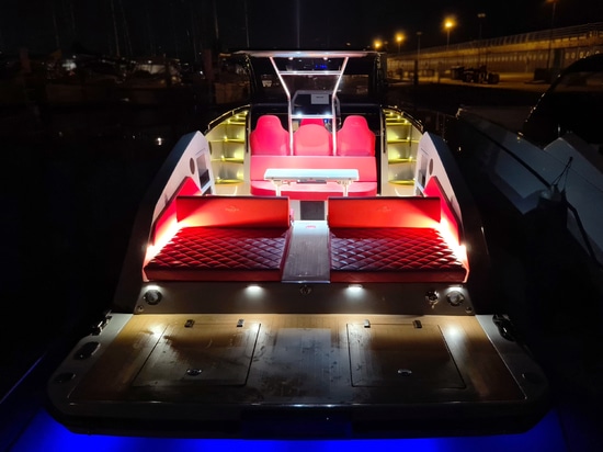 AUREA 30 CABIN - POWER CATAMARAN