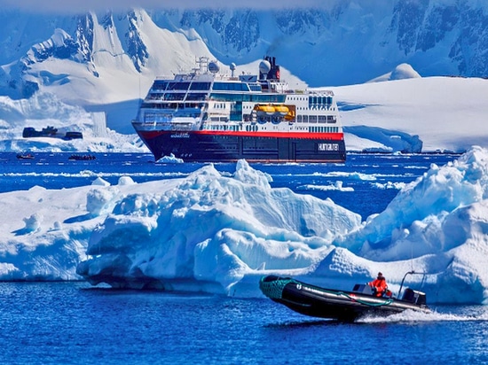 Hurtigruten Blessing – Icefjord Safari