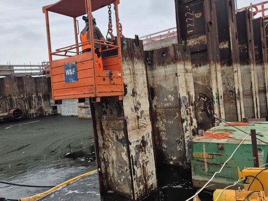PVL promptly removed the sheet pile walls at Brunsbüttel Sea Lock