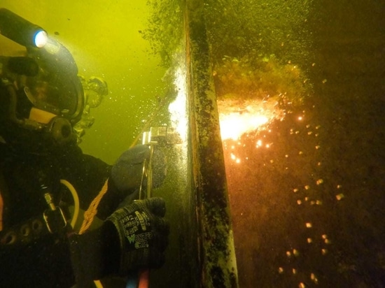 PVL promptly removed the sheet pile walls at Brunsbüttel Sea Lock