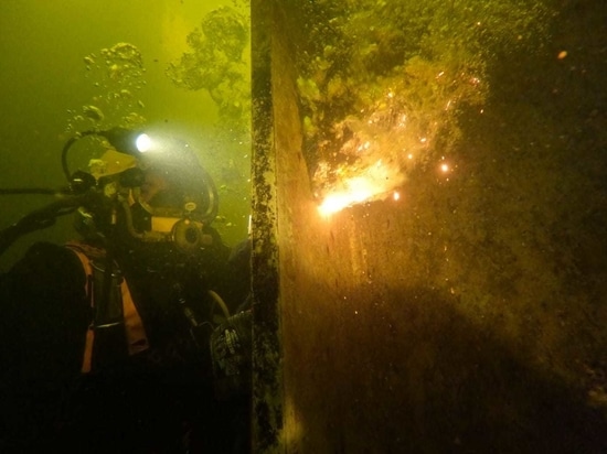 PVL promptly removed the sheet pile walls at Brunsbüttel Sea Lock