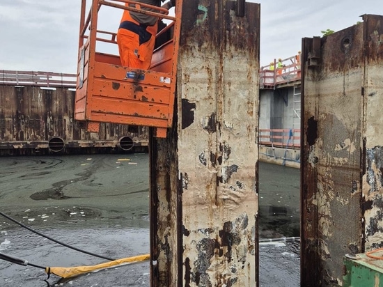 PVL promptly removed the sheet pile walls at Brunsbüttel Sea Lock